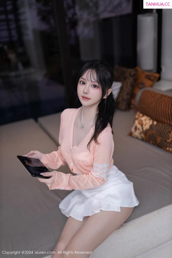   [XiuRen]高清写真图 2024.02.23 No.8138 幼幼 性感美腿第7张图片